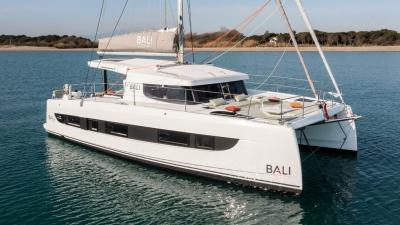 A partir del mes de març comptarem amb un Catamarà Bali Catsmart per llogar